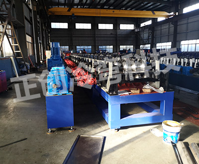 二波護欄板成型設備